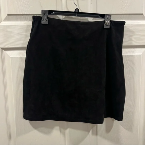 Klassy Network Faux Suede Mini Skirt/Skort with Built In Shorts Black XL NWT - Picture 5 of 8